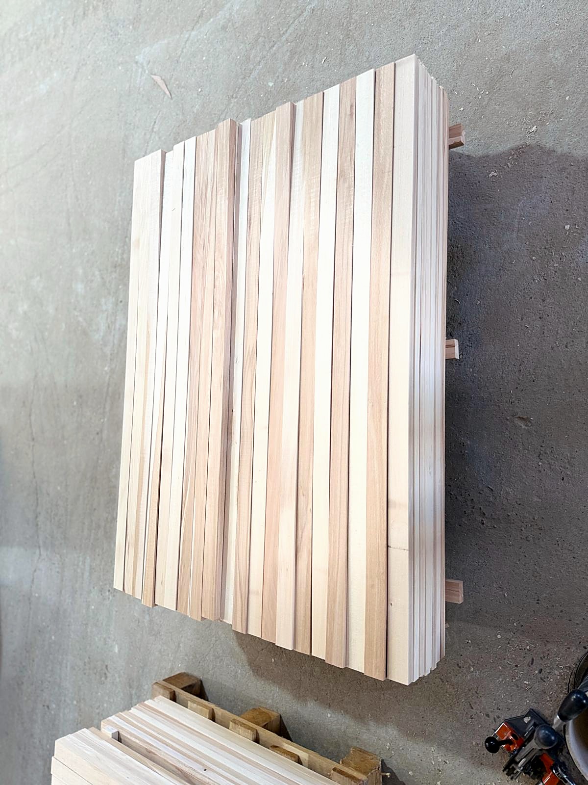 Profile din lemn de diferite forme și dimensiuni